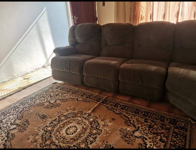 5 BEDROOM HOUSE FOR SALE IN CRAIGIEBURN